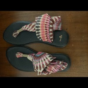 Woman Sanuk slingback sandals size 9